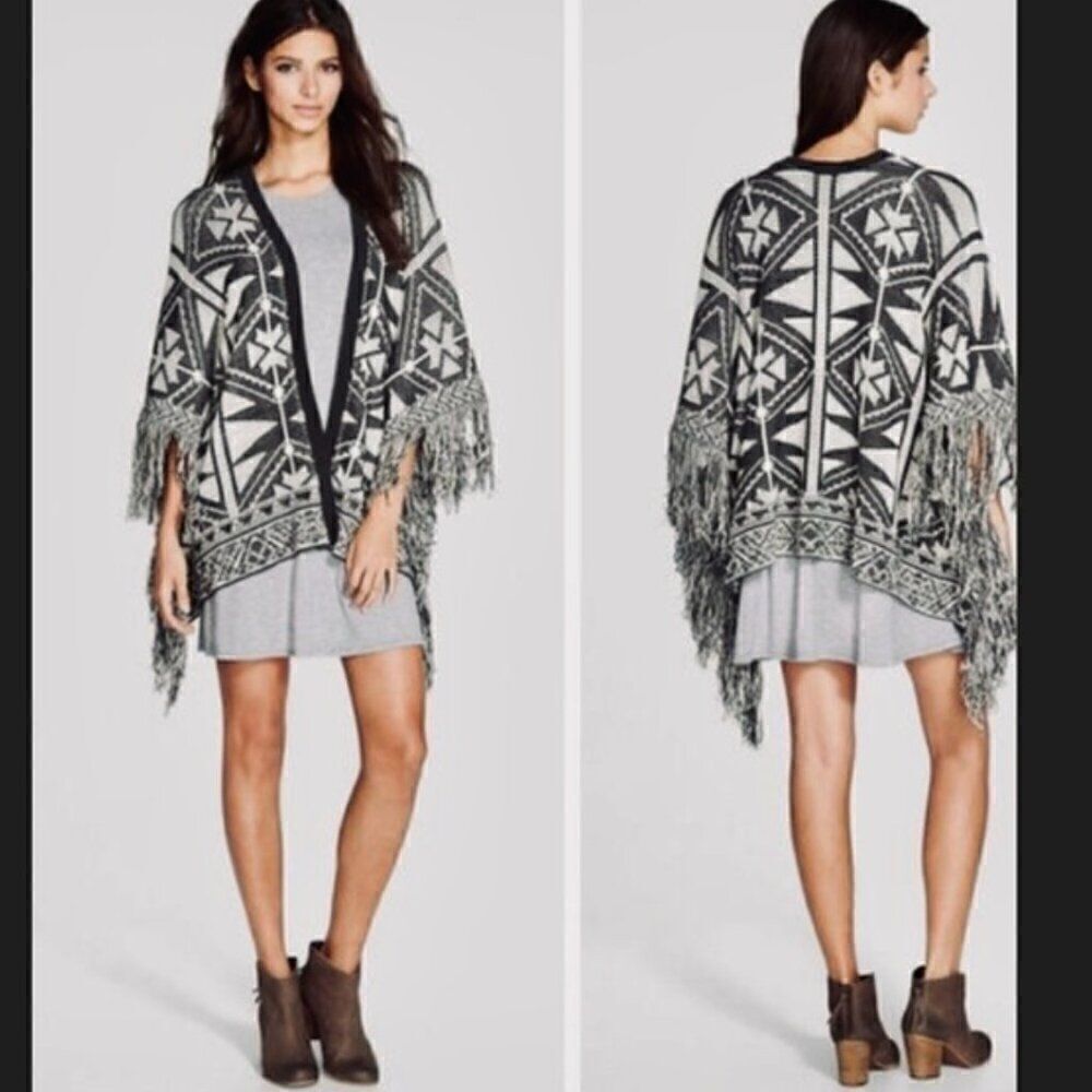 Sun & Shadow Blanket Sweater Boho Festival Aztec Print Fringe Beachy Gray White